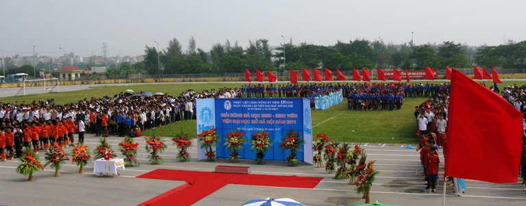 Viện Đại học Mở Hà Nội kỷ niệm 18 năm thành lập
